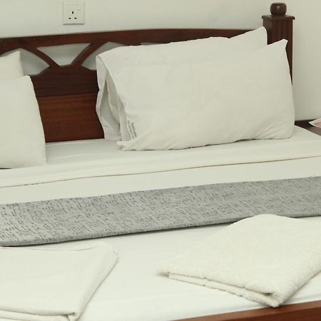 Regency Park Hotel Момбаса Екстер'єр фото