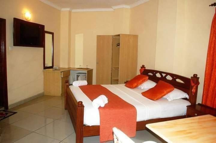 Regency Park Hotel Момбаса Екстер'єр фото