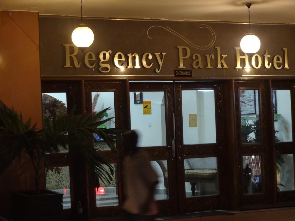 Regency Park Hotel Момбаса Екстер'єр фото