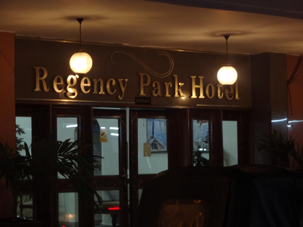 Regency Park Hotel Момбаса Екстер'єр фото