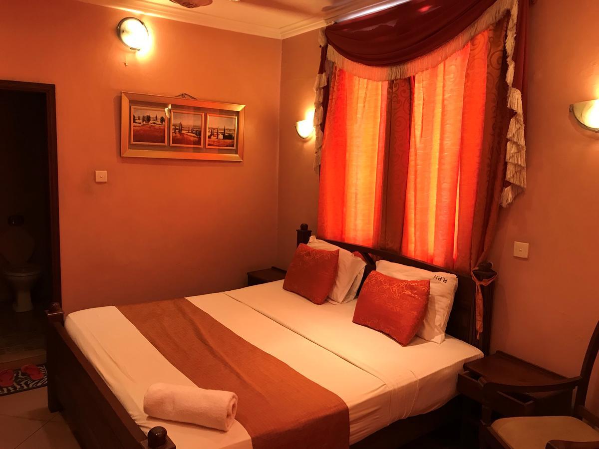 Regency Park Hotel Момбаса Екстер'єр фото